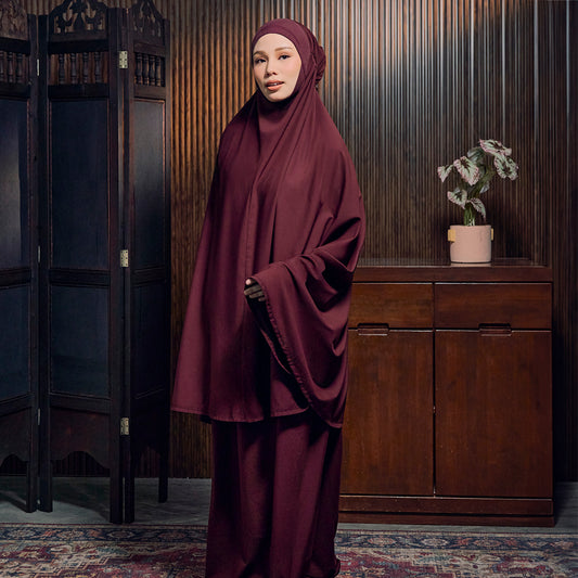 Aman Prayerwear in Burgundy