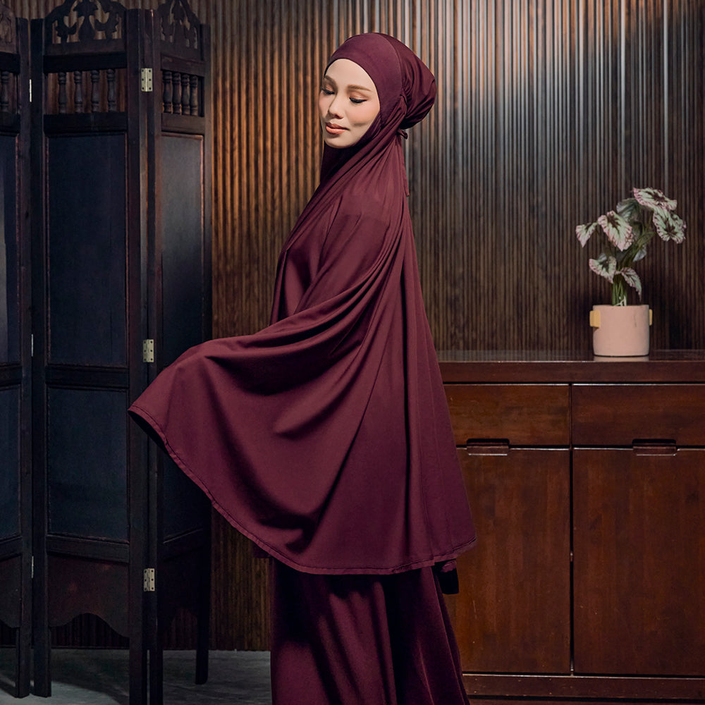 Aman Prayerwear in Burgundy