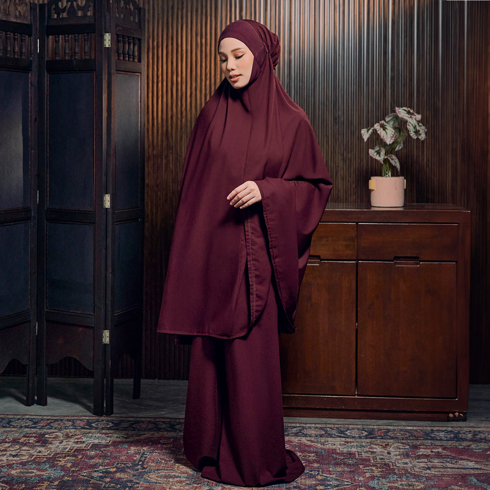 Aman Prayerwear in Burgundy