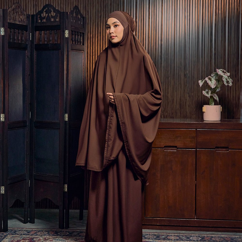 Aman Prayerwear in Dark Brown