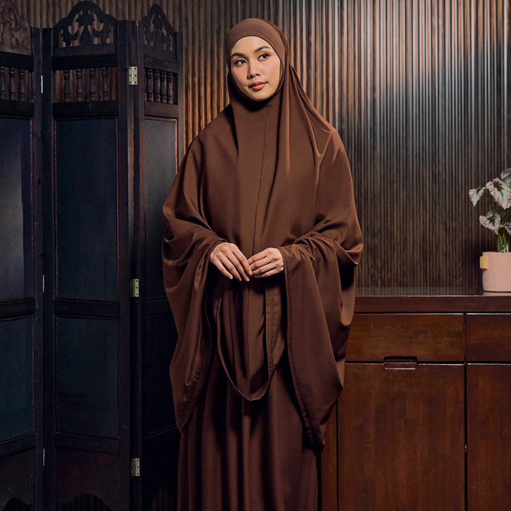 Aman Prayerwear in Dark Brown