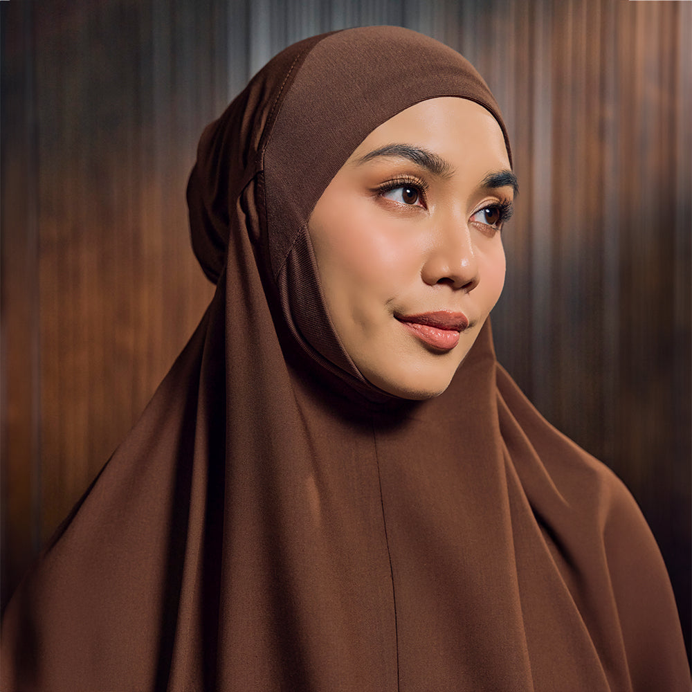 Aman Prayerwear in Dark Brown