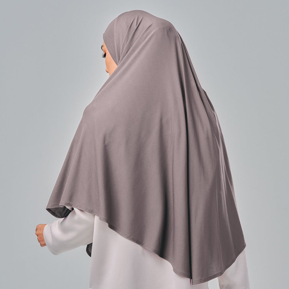 Najwa Sport: Khimar in Medal