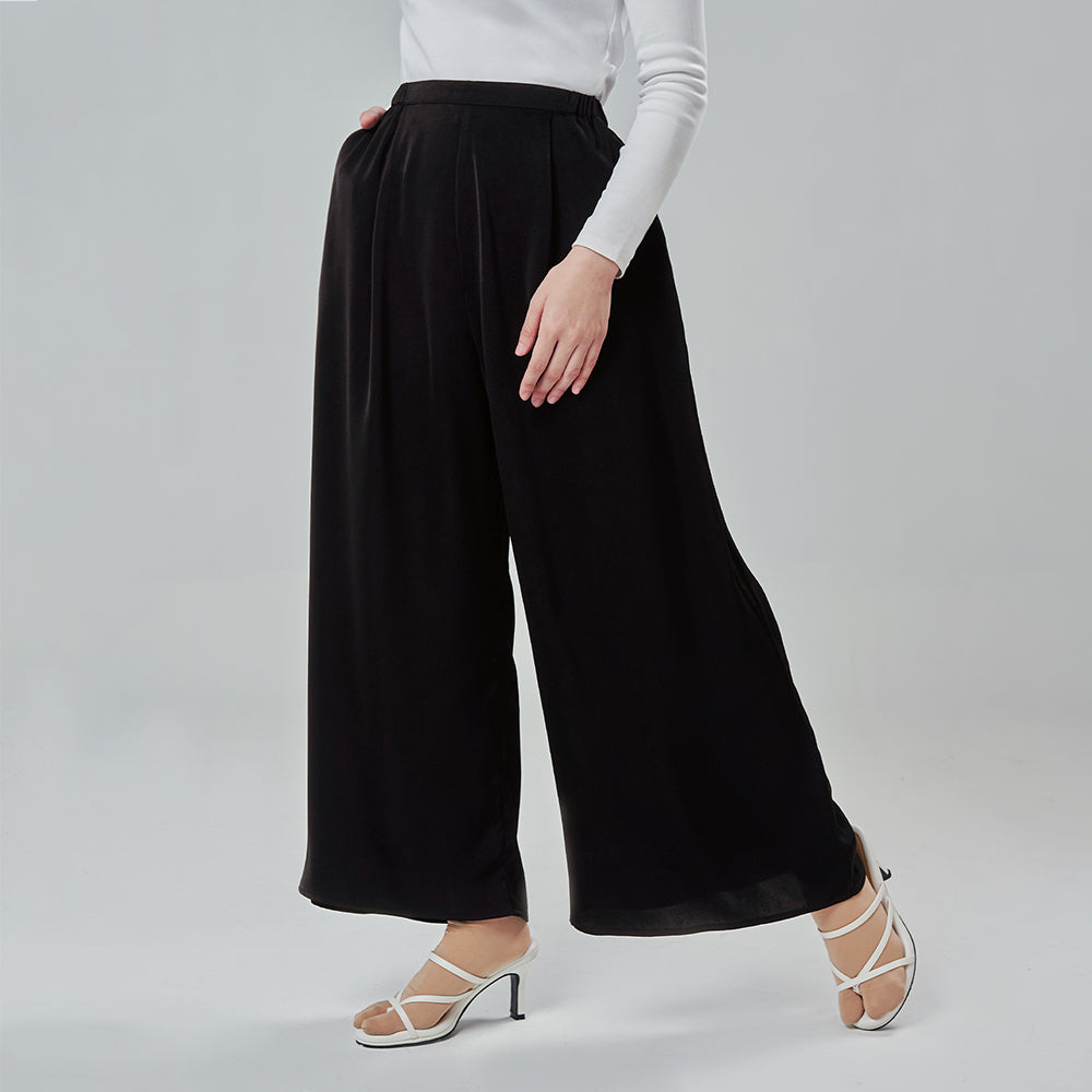 Satin Wide Pants in Black (Large)