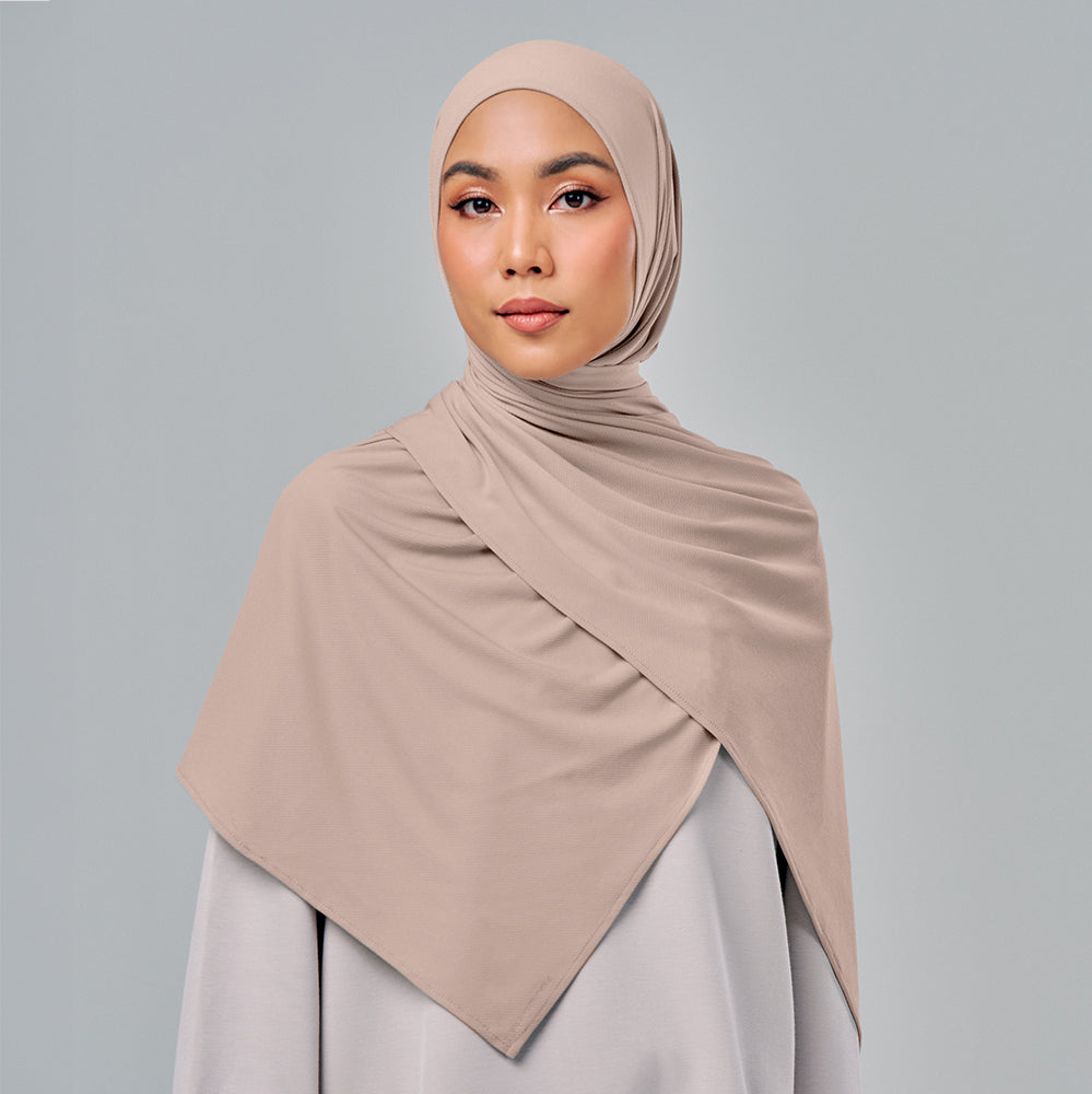 Najwa Sport:  Shawl in Pitcher