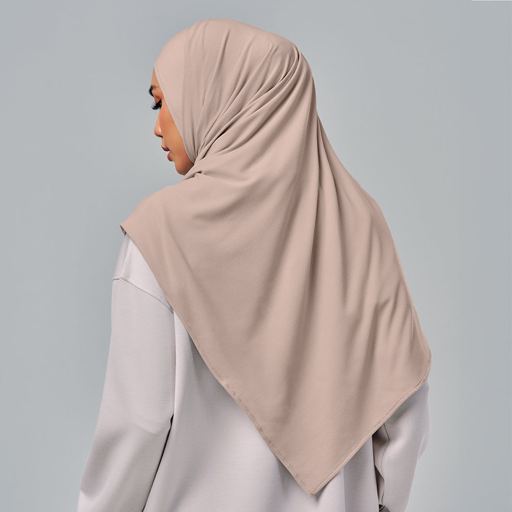 Najwa Sport:  Shawl in Pitcher